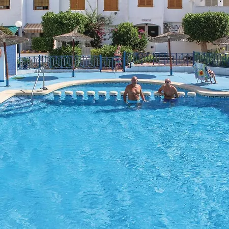 1 Bedroom In דירה *